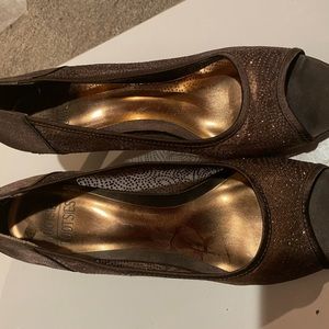 Mootsie Tootsie sz 9 Brown kitten heel